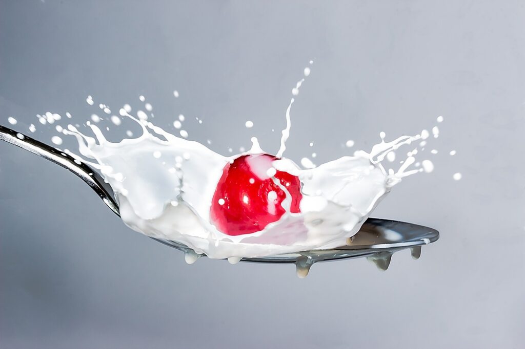 milk splash, milk, cherry-2064088.jpg